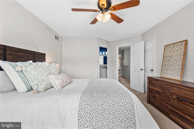 1102 LENAPE LN, Conshohocken, PA 19428