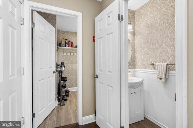 1102 LENAPE LN, Conshohocken, PA 19428