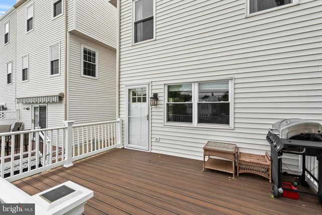 1102 LENAPE LN, Conshohocken, PA 19428