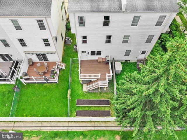 1102 LENAPE LN, Conshohocken, PA 19428