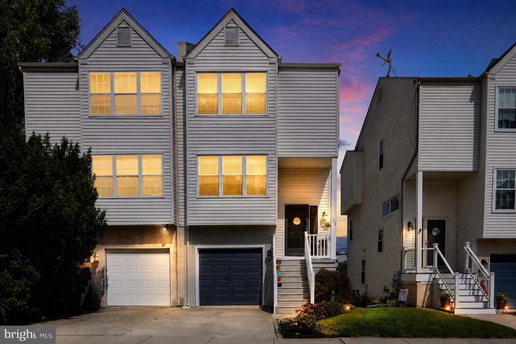 1102 LENAPE LN, Conshohocken, PA 19428