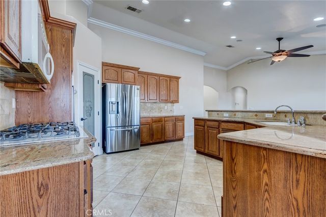 18724 Danbury, Hesperia, CA 92345