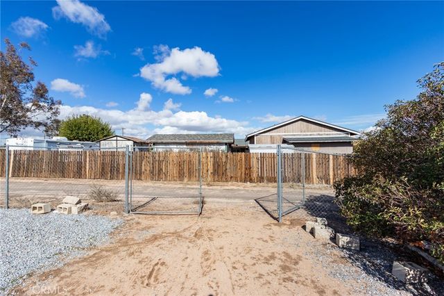 18724 Danbury, Hesperia, CA 92345
