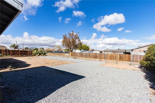 18724 Danbury, Hesperia, CA 92345