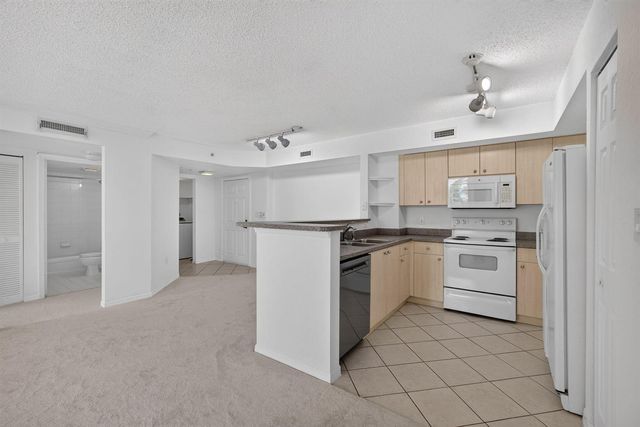 1801 N Flagler Drive 519, West Palm Beach, FL 33407
