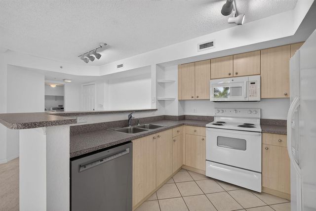 1801 N Flagler Drive 519, West Palm Beach, FL 33407