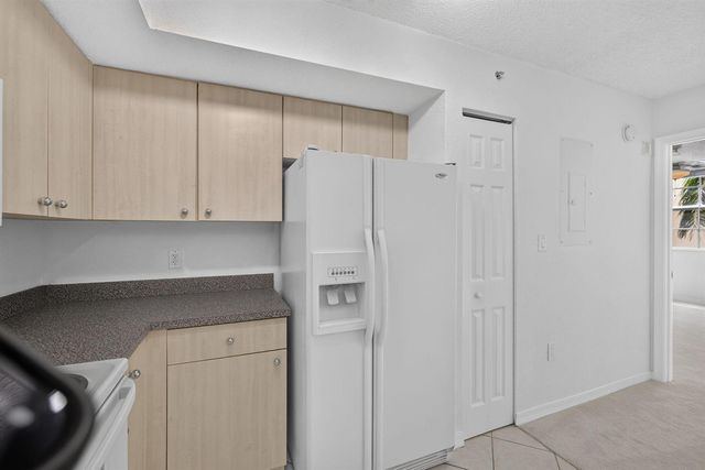 1801 N Flagler Drive 519, West Palm Beach, FL 33407