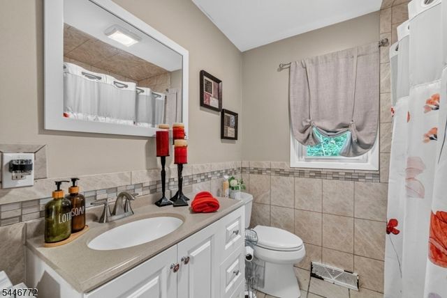 5 Lawrence Dr, Vernon Twp., NJ 07422