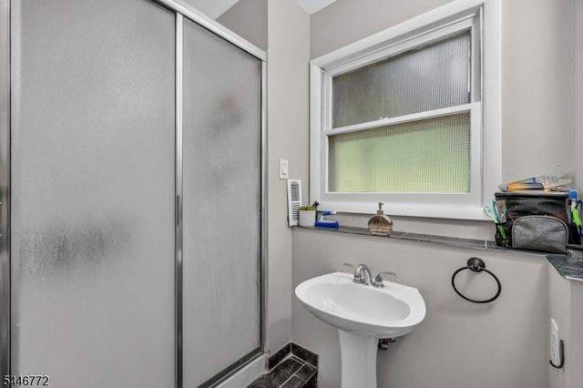 5 Lawrence Dr, Vernon Twp., NJ 07422