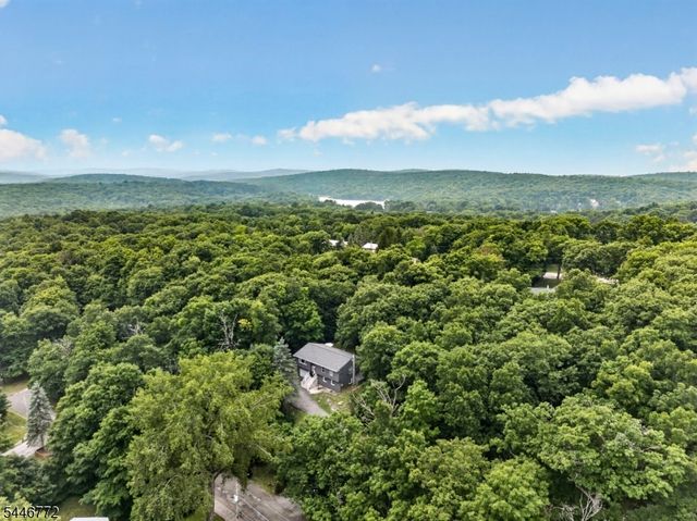 5 Lawrence Dr, Vernon Twp., NJ 07422