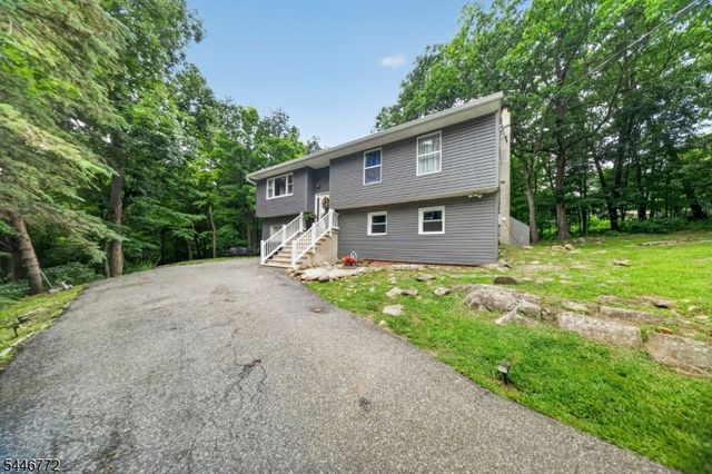 5 Lawrence Dr, Vernon Twp., NJ 07422