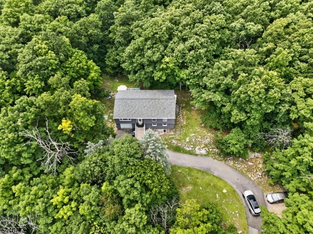 5 Lawrence Dr, Vernon Twp., NJ 07422