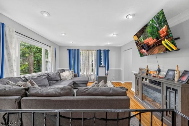 5 Lawrence Dr, Vernon Twp., NJ 07422
