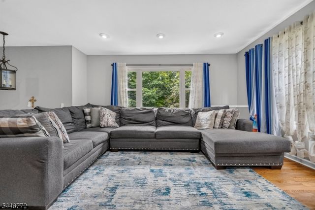 5 Lawrence Dr, Vernon Twp., NJ 07422