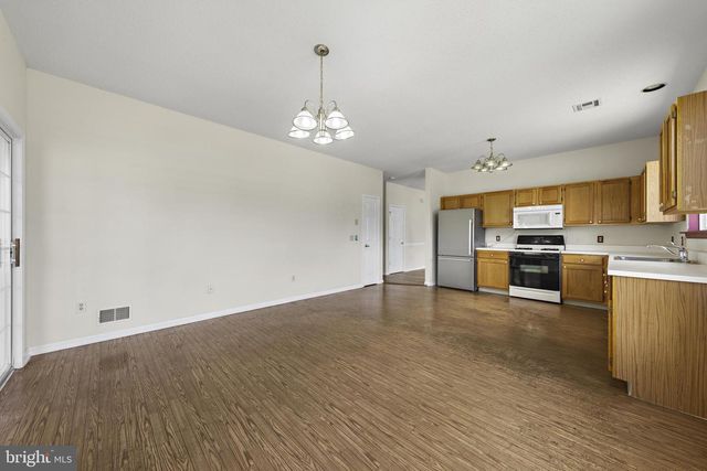 108 ROBIN LN, Barnegat, NJ 08005