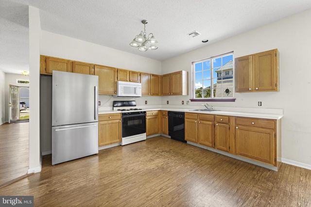 108 ROBIN LN, Barnegat, NJ 08005
