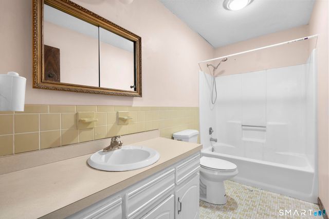 221 Monticello Drive 221, Branford, CT 06405