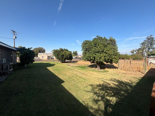 19317 E Parlier Avenue, Reedley, CA 93654