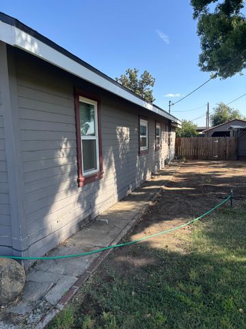 19317 E Parlier Avenue, Reedley, CA 93654
