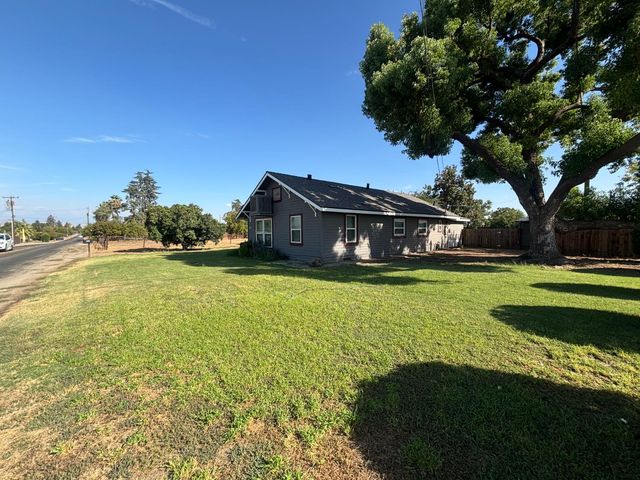 19317 E Parlier Avenue, Reedley, CA 93654