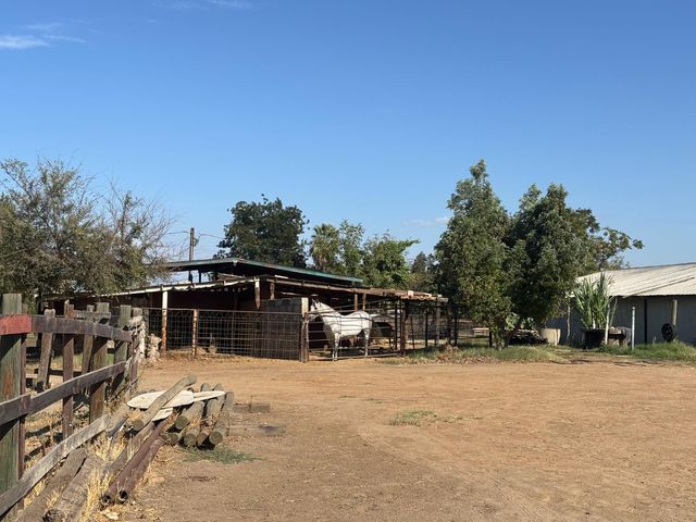 19317 E Parlier Avenue, Reedley, CA 93654