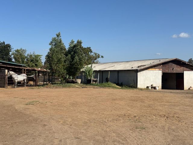 19317 E Parlier Avenue, Reedley, CA 93654