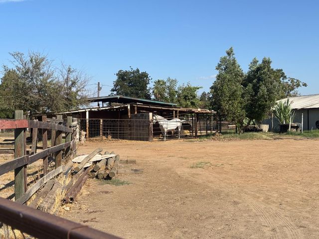 19317 E Parlier Avenue, Reedley, CA 93654