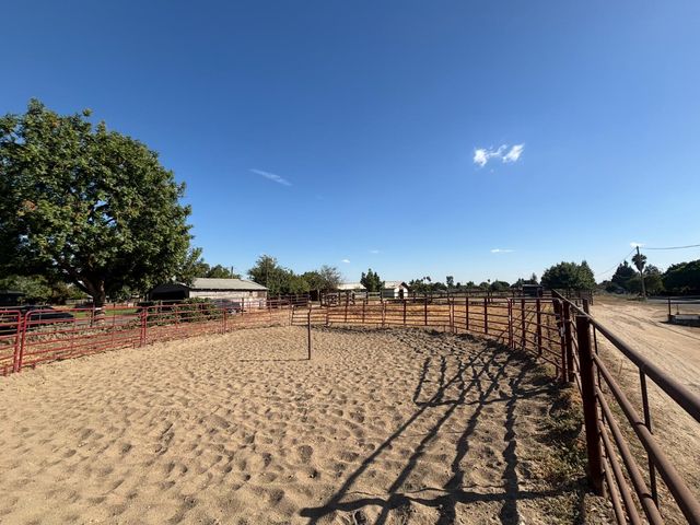 19317 E Parlier Avenue, Reedley, CA 93654
