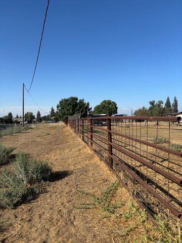 19317 E Parlier Avenue, Reedley, CA 93654