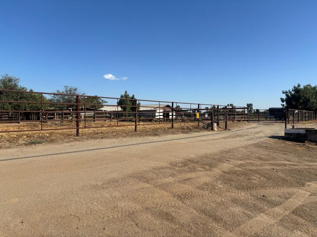 19317 E Parlier Avenue, Reedley, CA 93654