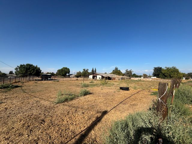 19317 E Parlier Avenue, Reedley, CA 93654