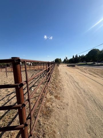 19317 E Parlier Avenue, Reedley, CA 93654