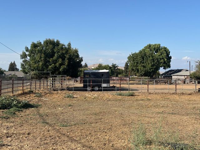 19317 E Parlier Avenue, Reedley, CA 93654