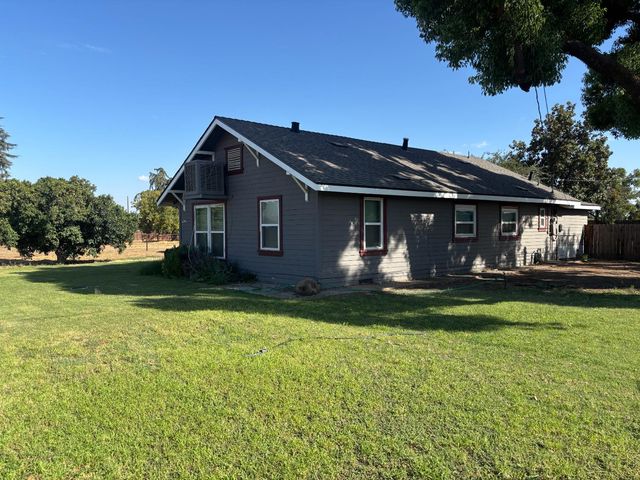 19317 E Parlier Avenue, Reedley, CA 93654