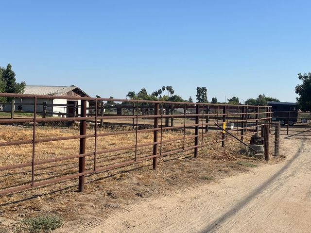 19317 E Parlier Avenue, Reedley, CA 93654