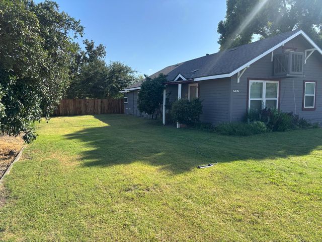 19317 E Parlier Avenue, Reedley, CA 93654