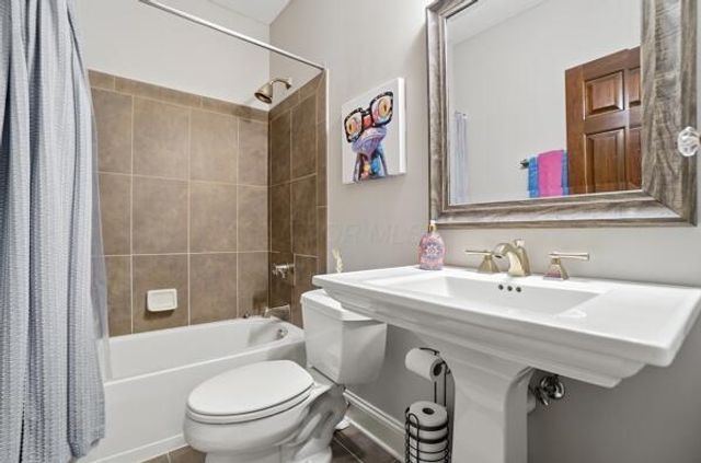 5992 Trafalgar Court, Dublin, OH 43016