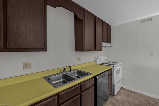 5735 Bramblegate Road G, Greensboro, NC 27409