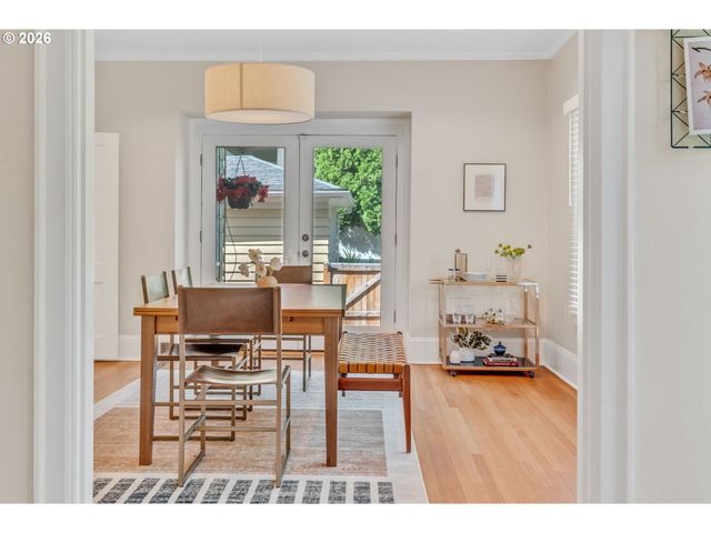 7 Ne FLORAL Pl, Portland, OR 97232