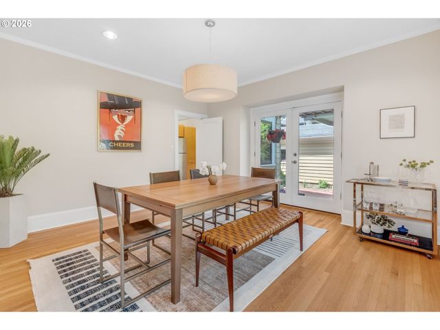 7 Ne FLORAL Pl, Portland, OR 97232