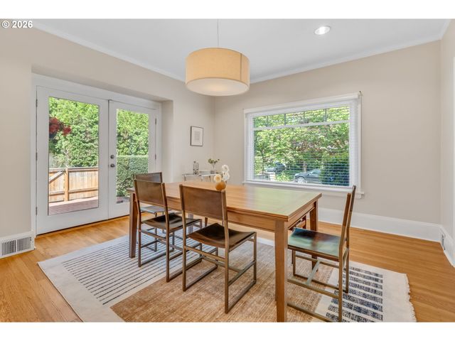 7 Ne FLORAL Pl, Portland, OR 97232