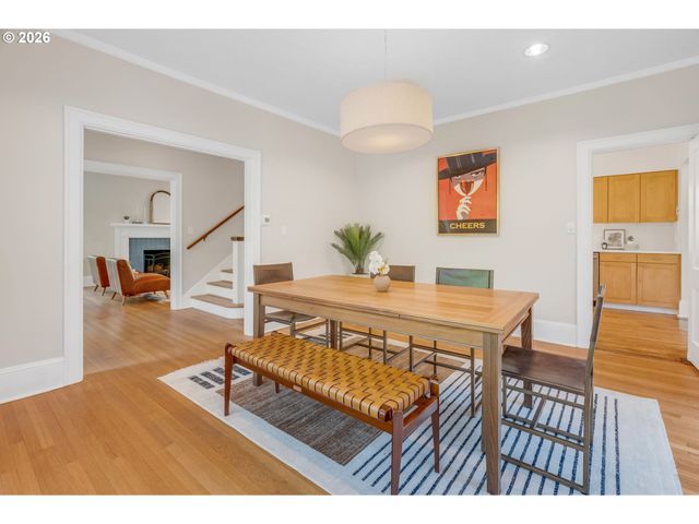 7 Ne FLORAL Pl, Portland, OR 97232