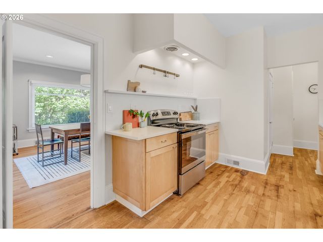 7 Ne FLORAL Pl, Portland, OR 97232
