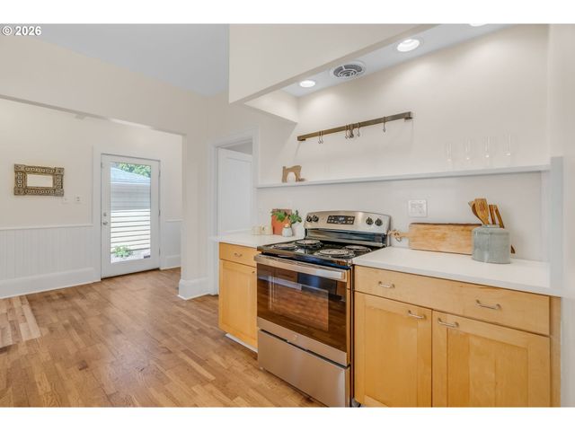 7 Ne FLORAL Pl, Portland, OR 97232