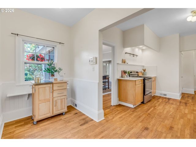 7 Ne FLORAL Pl, Portland, OR 97232