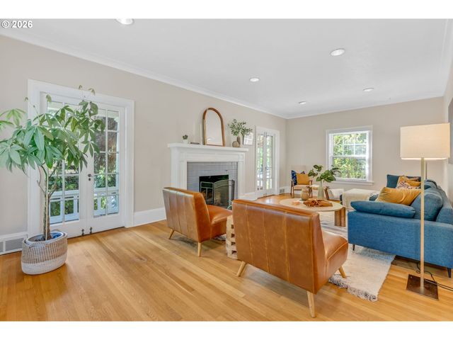 7 Ne FLORAL Pl, Portland, OR 97232