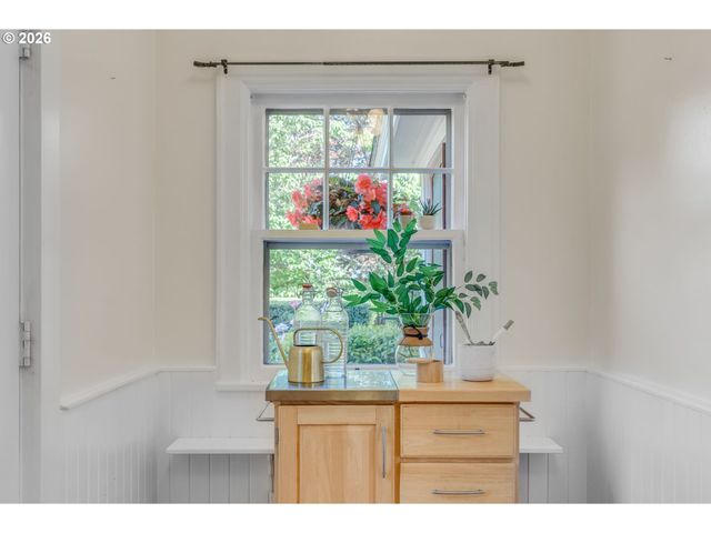 7 Ne FLORAL Pl, Portland, OR 97232