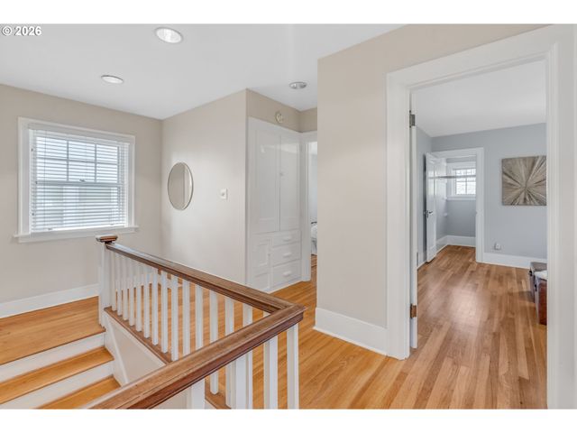 7 Ne FLORAL Pl, Portland, OR 97232