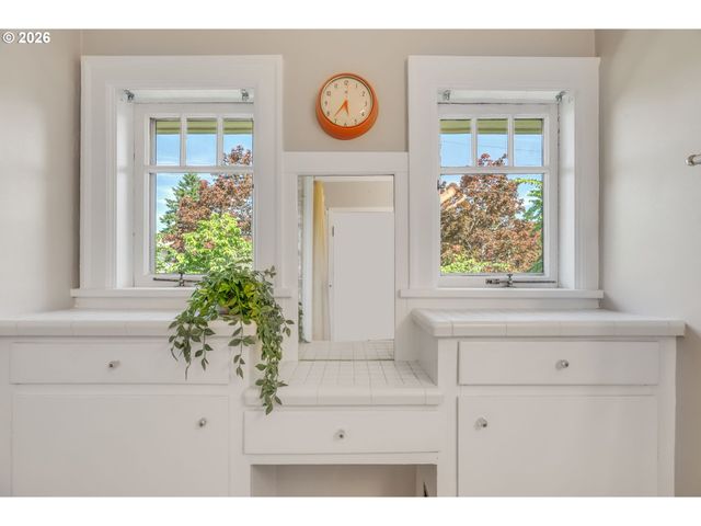 7 Ne FLORAL Pl, Portland, OR 97232