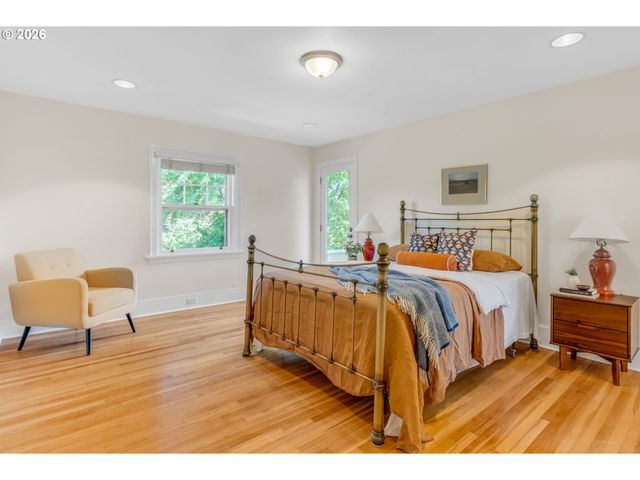 7 Ne FLORAL Pl, Portland, OR 97232